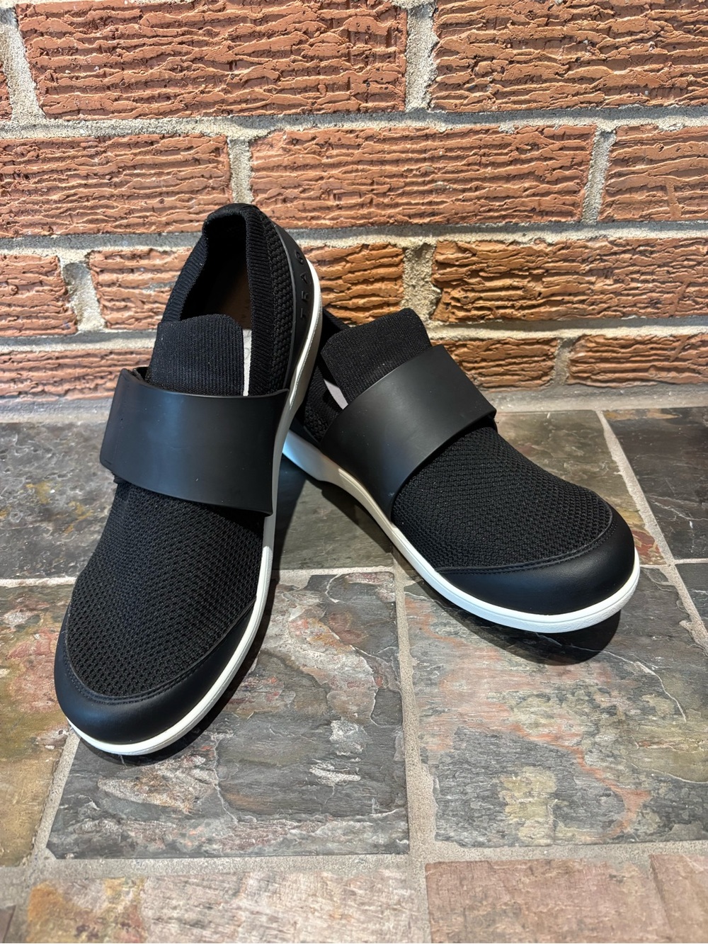 Traq by Alegria Qwik Black Top Women's Black Slip-On Sneakers Euro size 41